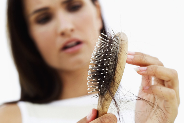 ¿Porque se le cae el pelo a las mujeres?